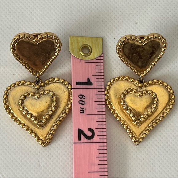 Vintage Gold Tone Large Chunky Hearts Clip On Earrings - Picture 5 of 5